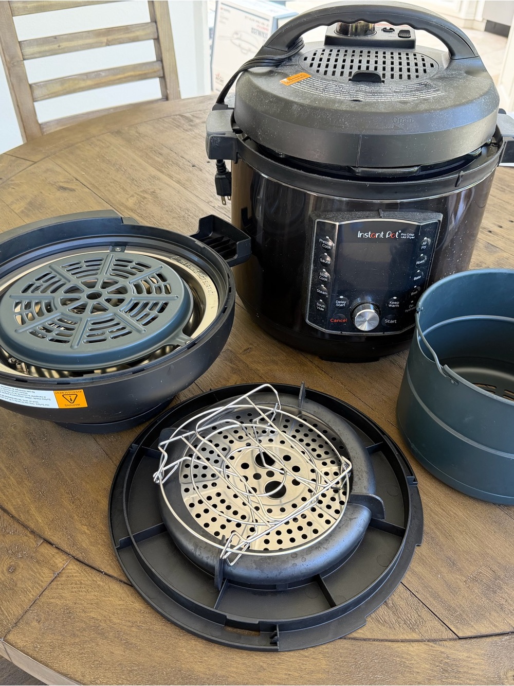 8 Quart Instant Pot Duo Crisp Black Multi-Cooker with Air Fryer Lid - Black